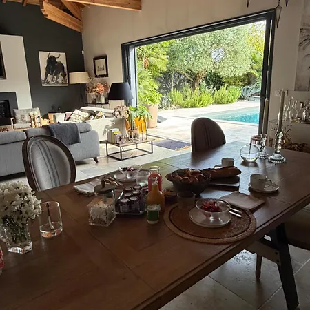 לינה וארוחת בוקר Patio 127 בורדו